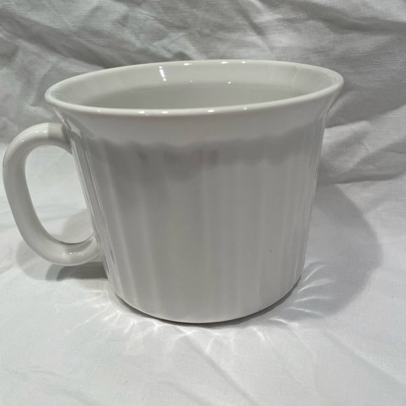 Corningware French White 20 ounce Meal Mug with Vented Lid - Picture 3 of 11